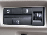 オートスライドドアの開閉も運転席からできます。