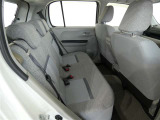後部座席も当然、綺麗・清潔に仕上げております。内装の綺麗なお車は気持ちが良いですね。