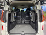 後席を格納すると、これだけの広さが!シーンに合わせたシートアレンジで、大きな荷物も積むことが出来ます♪