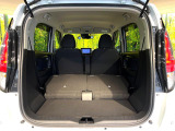 普段のお買い物や通勤、送迎等に十分な荷室スペースを確保しております。セカンドシートを倒すと、大きな荷物の積載も可能です♪