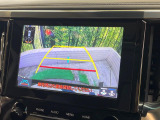 【バックカメラ】駐車時に後方がリアルタイム映像で確認できます。大型商業施設や立体駐車場での駐車時や、夜間のバック時に大活躍!運転スキルに関わらず、今や必須となった装備のひとつです!