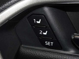 運転席のパワーシートは2名様分までメモリー機能付きです。