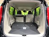 普段のお買い物や通勤、送迎等に十分な荷室スペースを確保しております。セカンドシートを倒すと、大きな荷物の積載も可能です♪