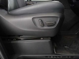 パワーシート搭載。微妙な調整が手軽にでき、ピッタリのポジションで運転することが可能です。