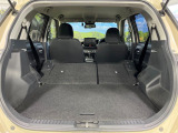 後席を格納すると、これだけの広さが!シーンに合わせたシートアレンジで、大きな荷物も積むことが出来ます♪