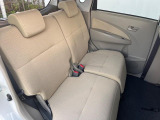 後部座席も気になるようなキズ・汚れやへたり等、大きなダメージはなく、良好な状態です。