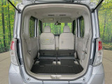 普段のお買い物や通勤、送迎等に十分な荷室スペースを確保しております。セカンドシートを倒すと、大きな荷物の積載も可能です♪