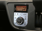 オートエアコンです。快適な温度を保ち、オールシーズン快適です。