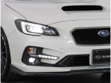 白く明るい光で夜間走行の安心感を高めるLEDヘッドランプです。