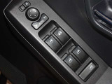 電動格納式ドアミラー・パワーウインドウを装備しています。