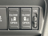 【両側パワースライドドア】スマートキーや運転席のスイッチで後席両側スライドドアの開閉が可能♪電動だから力を入れてドアを開ける必要が無く、小さなお子様でも簡単に開け閉めでき快適です♪