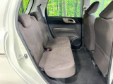 後部座席も気になるようなキズ・汚れやへたり等、大きなダメージはなく、良好な状態です。