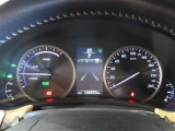 とっても見やすいメーターです。夜間時はラグジュアリーな気分にさせてくれる照明が魅力ですので、夜のドライブも楽しみになりますよ♪