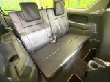 後部座席も気になるようなキズ・汚れやへたり等、大きなダメージはなく、良好な状態です。