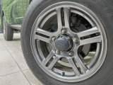 【純正16インチアルミホイール】外観にマッチした純正アルミホイールを装着しております。各種社外アルミホイールや、スタッドレスタイヤも取扱いしております。是非ご相談ください♪