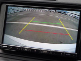 車庫入れや縦列駐車に威力を発揮するバックカメラも装備!