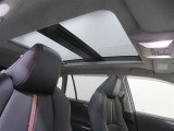 パノラマムーンルーフにより、開放的なドライブが楽しめます!