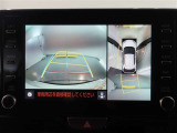 パノラミックビューモニター付きです。車両を上から見たような映像をモニター画面に表示。運転席からの目視では見にくい、車両周辺の状況をリアルタイムでしっかり確認できます。