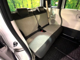 後部座席も気になるようなキズ・汚れやへたり等、大きなダメージはなく、良好な状態です。