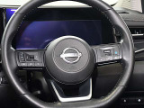 ステアリングの左側ではナビゲーションなどの操作が出来ますし、右側にはプロパイロットの操作スイッチが付いています。