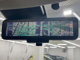 【インテリジェントルームミラー】後席の大きな荷物や同乗者で後方が確認しづらい時でも安心!カメラが撮影した車両後方の映像をルームミラー内に表示。クリアな視界で状況の確認が可能です!