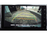バックガイドモニターで、後方を確認しながら安心して駐車することができます。運転初心者も熟練者も必須の機能ですよ!