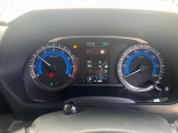 視認性の高いメーターで運転情報を的確に把握できます