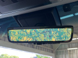 【デジタルインナーミラー】後席の大きな荷物や同乗者で後方が確認しづらい時でも安心!カメラが撮影した車両後方の映像をルームミラー内に表示。クリアな視界で状況の確認が可能です!