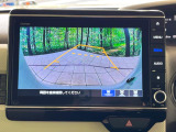 【バックカメラ】駐車時に後方がリアルタイム映像で確認できます。大型商業施設や立体駐車場での駐車時や、夜間のバック時に大活躍!運転スキルに関わらず、今や必須となった装備のひとつです!