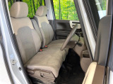 運転席まわりには十分なスペースがあり、大柄な方でもゆったり運転していただける環境です。