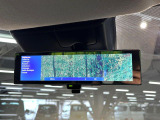 【インテリジェントルームミラー】後席の大きな荷物や同乗者で後方が確認しづらい時でも安心!カメラが撮影した車両後方の映像をルームミラー内に表示。クリアな視界で状況の確認が可能です!