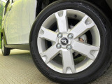 【純正15インチアルミホイール】外観にマッチした純正アルミホイールを装着しております。各種社外アルミホイールや、スタッドレスタイヤも取扱いしております。是非ご相談ください♪