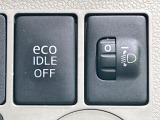 【アイドリングストップ】赤信号や渋滞で停車した際にエンジンを停止し、無駄な燃料の消費を抑えます。燃費向上や環境保護につなげる機能♪エンジンはブレーキを離せば再始動します。