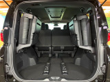 後席を格納すると、これだけの広さが!シーンに合わせたシートアレンジで、大きな荷物も積むことが出来ます♪