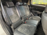 後部座席も気になるようなキズ・汚れやへたり等、大きなダメージはなく、良好な状態です。
