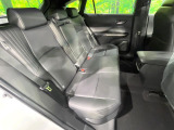 後部座席も気になるようなキズ・汚れやへたり等、大きなダメージはなく、良好な状態です。
