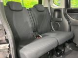後部座席も気になるようなキズ・汚れやへたり等、大きなダメージはなく、良好な状態です。
