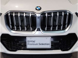 BMW代表的な特徴のキドニーグリル。BMWのすべてのモデルに採用され、BMWらしさを強調しております。