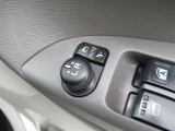 駐車時や狭い道でのすれ違い時に気を使うミラー。電動格納式ドアミラーはそんな時に便利です。