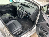 洗練されたデザインの運転席回りはドライビングの愉しさを予感させてくれます♪