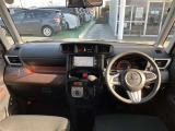 【運転席・インパネまわり】ハンドル・シート・フロアーなど隅々までプロによるクリーニング済み☆彡キレイな車内でドライブが一層快適にお楽しみいただけます!!