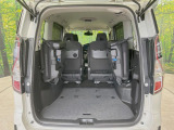 後席を格納すると、これだけの広さが!シーンに合わせたシートアレンジで、大きな荷物も積むことが出来ます♪