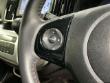 ステアリングにオーディオ操作スイッチが付いています。オーディオ画面に直接タッチしなくても操作が出来ますので、運転に集中できます。