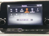 【メーカーナビ】9インチの大画面モニターを搭載し、Apple CarPlayへのワイヤレス接続やAndroid Autoにも対応。