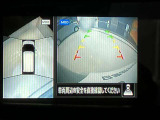 前後左右4つのカメラで、上から見たような映像をお届け、駐車時も安心、アラウンドビューモニター付(肉眼では確認し辛い左前の映像に切り替えることも可能です)。