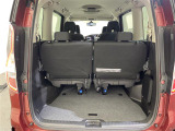 【トランク】積み込みやすくて、たっぷり積める荷室です。シートアレンジできるものは、乗車人数と荷物の量や大きさによってシートを動かすことができるので、より快適なドライブが可能です!