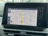【日産純正の大画面ナビゲーション!】遠くへのお出かけする際の心強い味方です!自車位置の確認はもちろん、Bluetooth接続や機能も充実。大きな画面で各操作もしやすく安心です。
