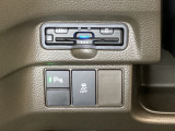 ハンドルの左下にETCとHondaセンシング用の、VSA(ABS+TCS+横滑り抑制)解除スイッチなどがついています。高速道路の料金所の通過も楽々です。 カードの取り出しもしやすい場所についています。