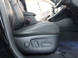 パワーシート搭載。微妙な調整が手軽にでき、ピッタリなポジションで運転することが可能です。