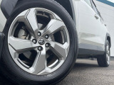 【純正18インチアルミホイール】外観にマッチした純正アルミホイールを装着しております。各種社外アルミホイールや、スタッドレスタイヤも取扱いしております。是非ご相談ください♪
